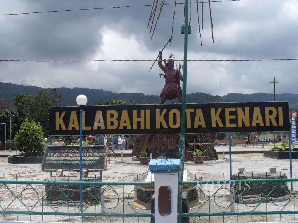 Kalabahi, ibu kota kabupaten Alor Pantar, berjarak sekitar 30 km dari Maritaing.