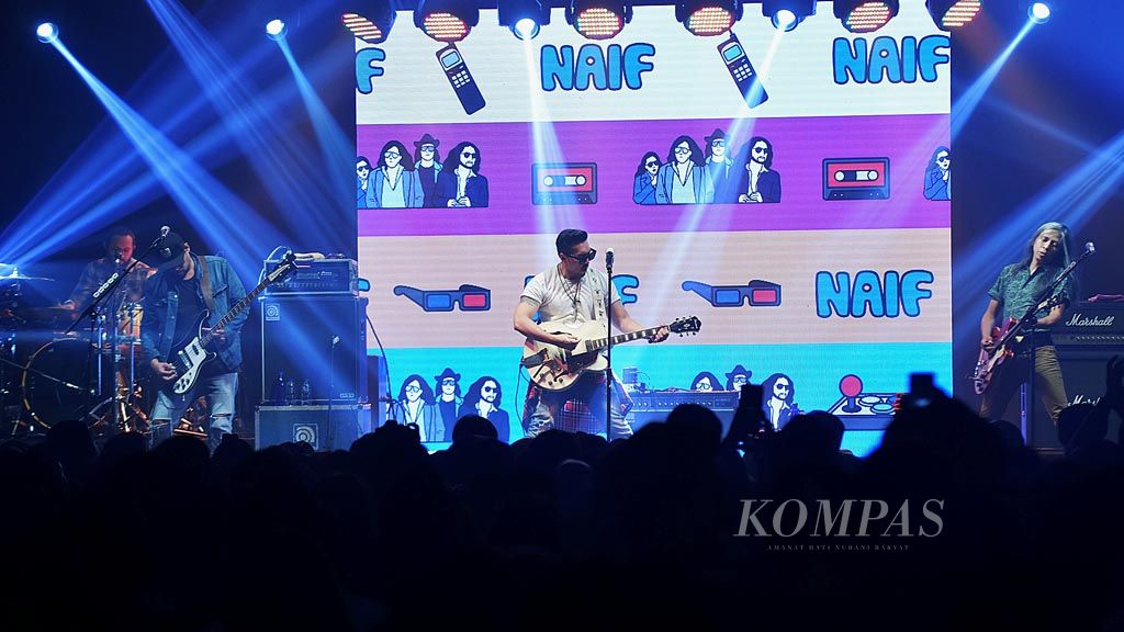  Naif tampil dalam Festival Mesin Waktu di kawasan Niaga Terpadu Sudirman (SCBD), Jakarta, Sabtu (14/10).   