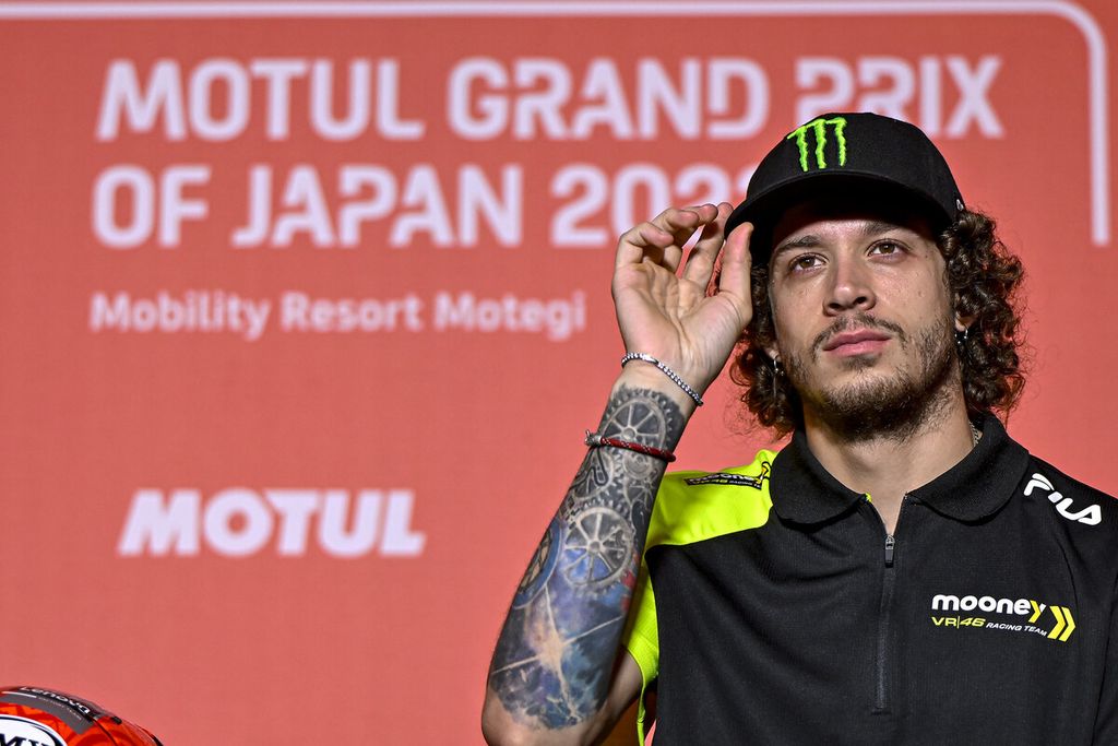 Mooney VR46 Team driver Marco Bezzecchi is in danger of missing the Indonesian series race at Pertamina Mandalika International Circuit, October 13-15, 2023, as he is still recovering from injury to the right clavicle after an operation, Sunday (8/10/2023).  Bezzecchi suffered a fractured right collarbone following an accident during training at the VR46 Academy Motor Ranch on Saturday.