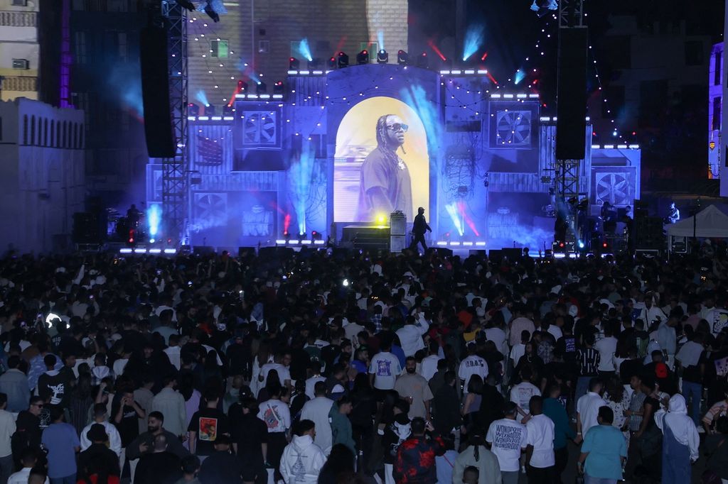Penonton konser Balad Beast di Jeddah, Arab Saudi, pada 18 Januari 2024. Arab Saudi semakin terbuka pada berbagai hal di luar tradisi bangsa itu. 