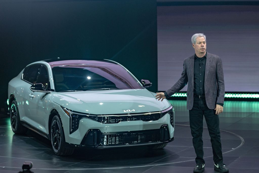 KIA North America Marketing Vice President Russell Wager launched the KIA K4 at the New York International Auto Show, Wednesday (27/3/2024)