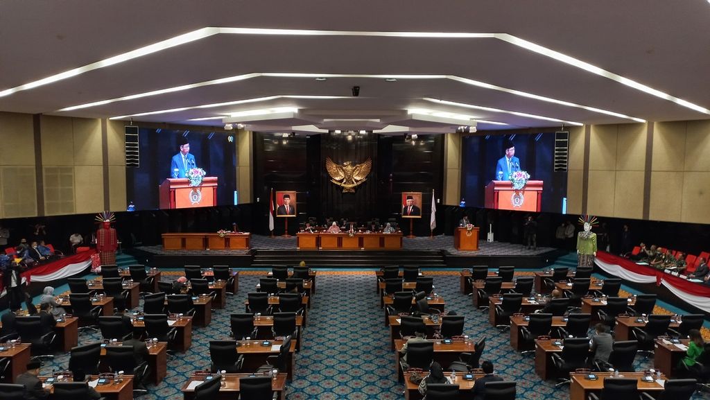 Penjabat Gubernur DKI Jakarta Heru Budi Hartono membacakan laporan terkait APBD DKI Jakarta 2023 dalam Rapat Paripurna DPRD DKI Jakarta, Selasa (29/11/2022).