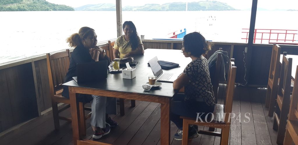 Three female visitors spent time enjoying Jayapura's culinary delights at the Isasai Restaurant in Jayapura City, Papua in early March 2023.