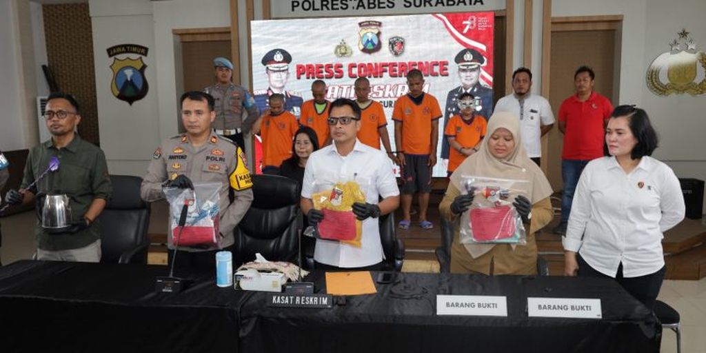 Kepolisian Resor Kota Besar Surabaya saat ungkap kasus kejahatan seksual terhadap anak dan kasus kekerasan terhadap anak pada Senin (22/1/2024). 