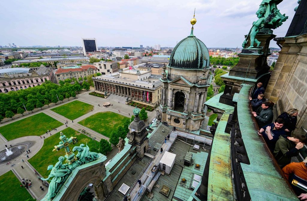 Tourists look up from a dome walkway at the Lustgarten and Altes Museum on top of the Berlin Cathedral (Berliner Dom) in Berlin, Germany, April 24, 2024. The Berlin Cathedral was one of the shooting locations for the Korean drama, <i>Queen of Tears</i>