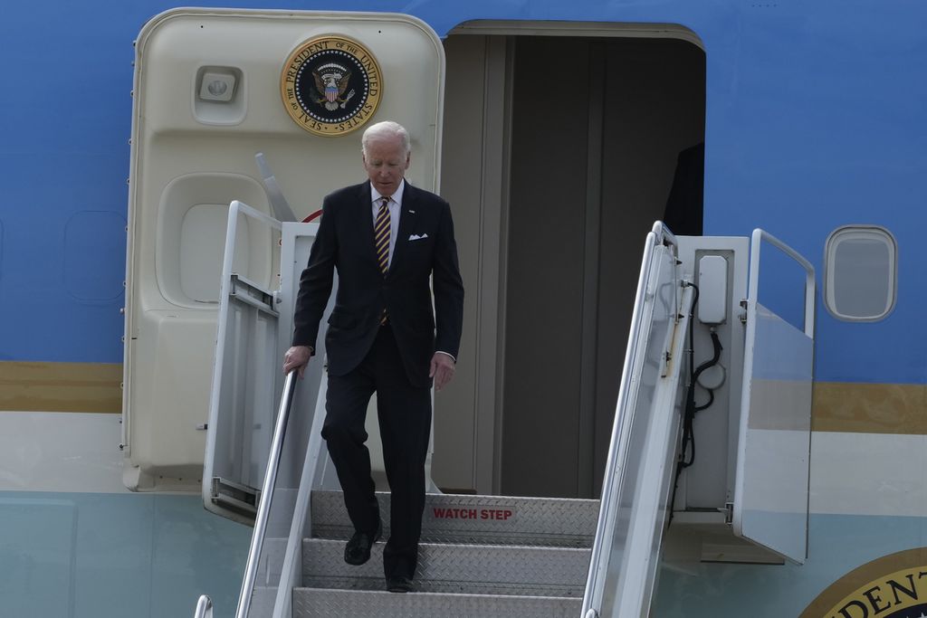 Presiden Amerika Serikat Joe Biden tiba di Phnom Penh, Kamboja, pada Sabtu (12/11/2022). Selepas menghadiri KTT ASEAN-Kamboja dan sejumlah pertemuan bilateral di sana, Biden akan terbang ke Bali. 