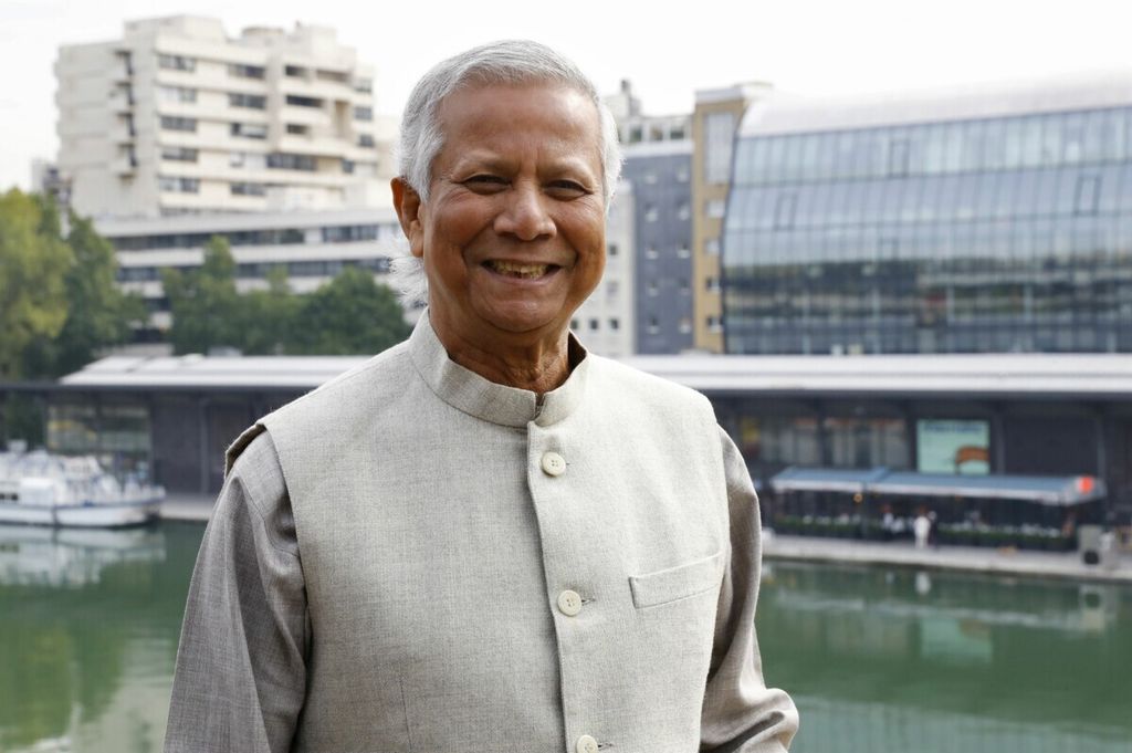 Ekonom dan peraih Nobel Bangladesh, Muhammad Yunus, setelah Yunus tidak menghadiri persidangan atas pemecatan para pekerja di Grameen Communications (GC) yang dipimpinnya. Seorang hakim di pengadilan di Dhaka mengeluarkan perintah penangkapan terhadap Yunus pada hari Rabu (9/10/2019) .