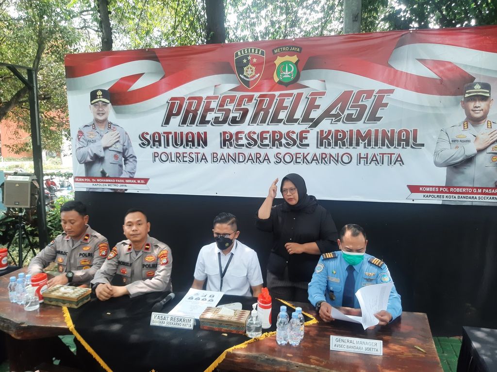 Kepala Satuan Reserse Kriminal Polresta Bandara Soekarno-Hatta Komisaris Reza Fahlevi saat konferensi pers di Polresta Bandara Soekarno-Hatta, Tangerang, Banten, Sabtu (18/3/2023).