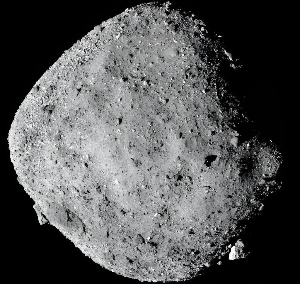 Asteroid Bennu diperkirakan terbentuk dari potongan asteroid yang lebih besar di sabuk asteroid, menyusul tabrakan besar satu miliar hingga dua miliar tahun lalu. 