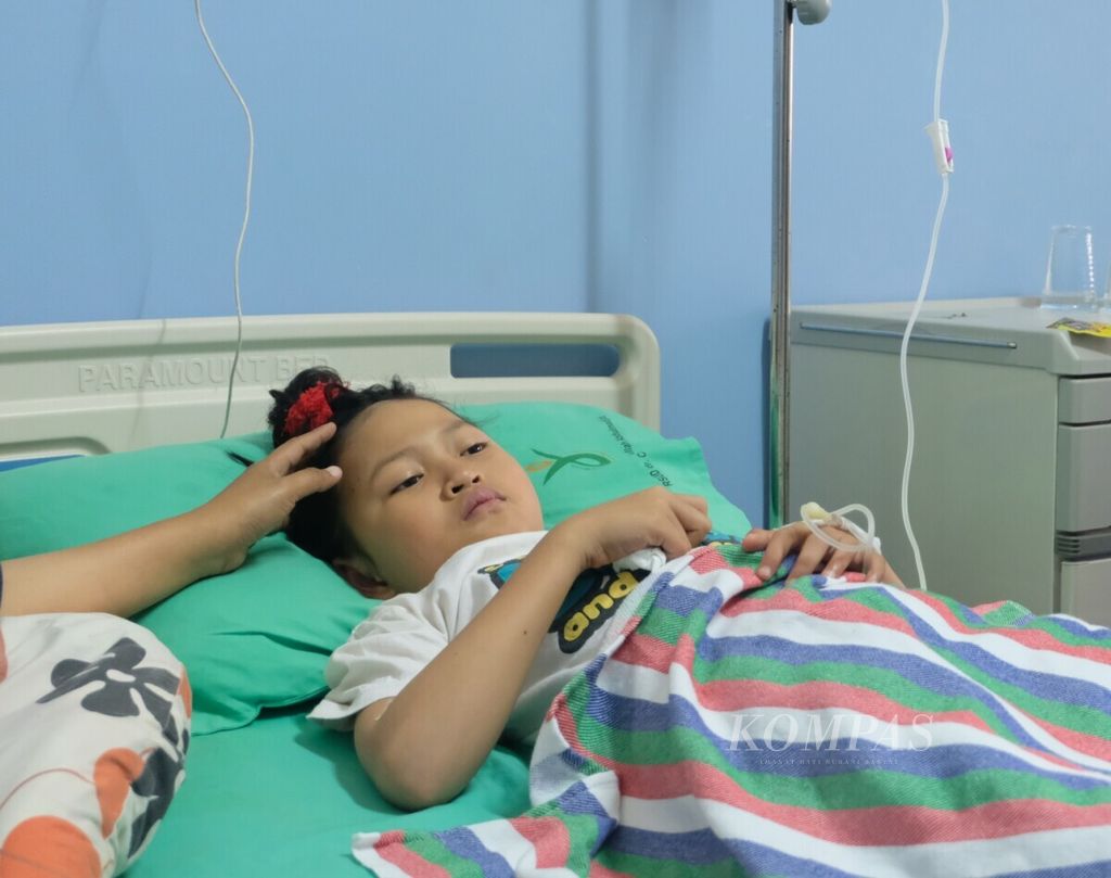 Pasien demam berdarah dengue di RSUD dr Chasbullah Abdulmadjid, Kota Bekasi, Senin (28/1/2019).