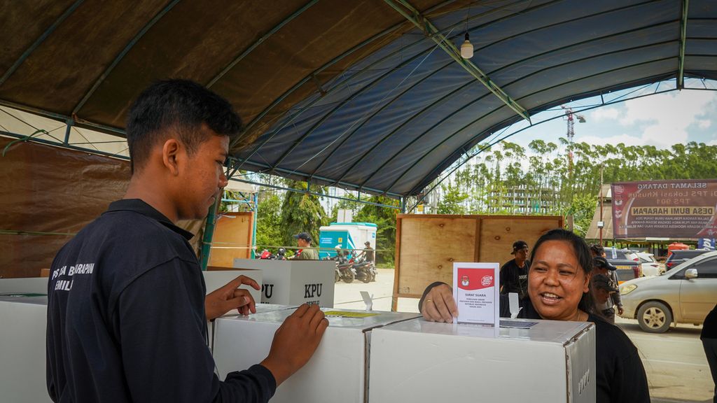 Ilustrasi. Suasana tempat pemungutan suara (TPS) untuk pekerja di Ibu Kota Nusantara yang disediakan di Desa Bumi Harapan, Kecamatan Sepaku, Penajam Paser Utara, Kalimantan Timur, Rabu (14/2/2024)