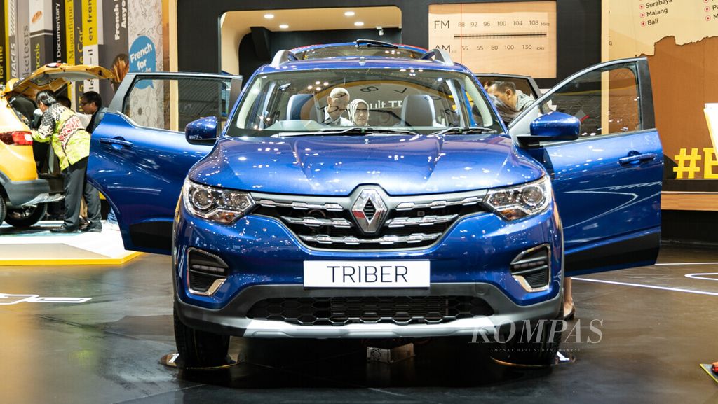 Mobil buatan perusahaan otomotif Perancis, Renault Triber diajang GIIAS 2019, ICE BSD, Tangerang, Kamis (18/7/2019).