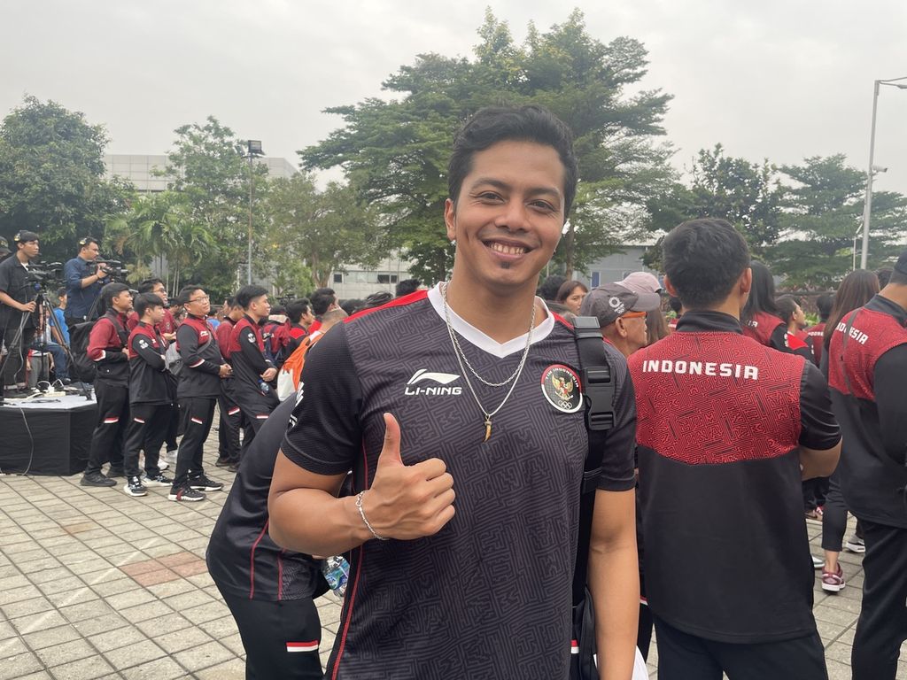 The swimmer who won gold in the men's 50 meter backstroke at the SEA Games 2023 Cambodia, I Gede Siman Sudartawa, was present at the opening ceremony of the parade in the courtyard of the Ministry of Youth and Sports, Central Jakarta, Friday (19/5/2023).