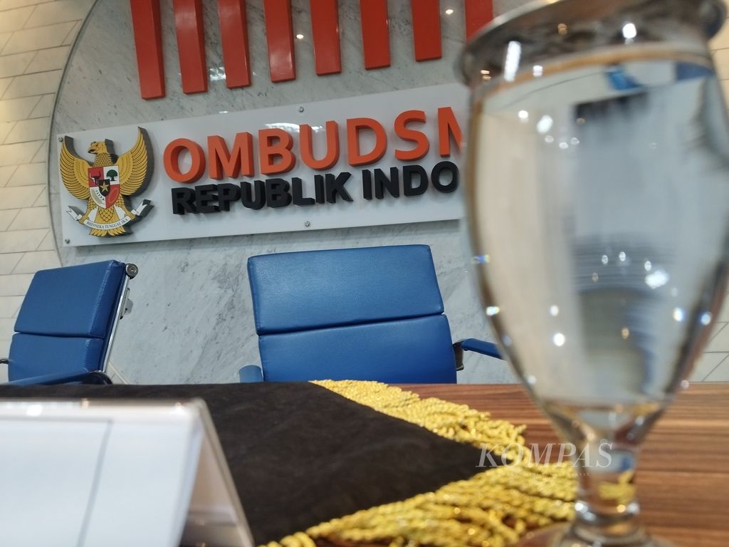 Suasana seusai konferensi pers Ombudsman RI terkait Maladministrasi Bappebti dalam Penyelesaian Kerugian Masyarakat Akibat Kecurangan Perusahaan Pialang dan Pedagang dalam Perdagangan Berjangka Komoditi, di Kantor Ombudsman RI, Jakarta, Jumat (6/10/2023).