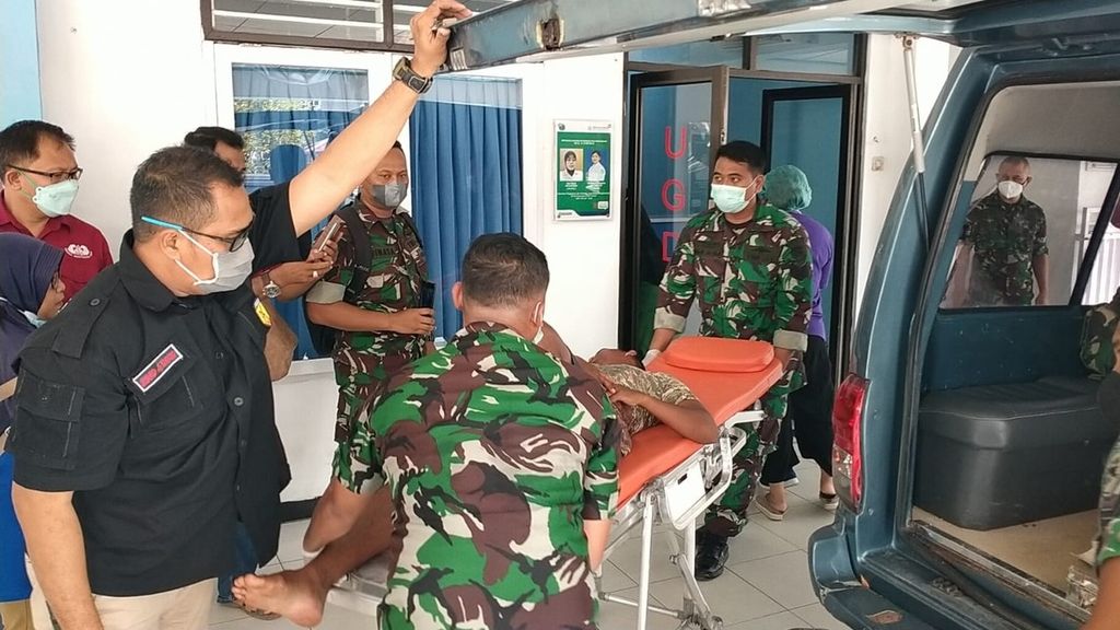 Salah satu anggota TNI AD yang menjadi korban serangan kelompok kriminal bersenjata di pertengahan jalan antara Kampung Faan Kahrio dan Kampung Kamat, Distrik Aifat Timur Tengah, Kabupaten Maybrat, Papua Barat, Kamis (20/1/2022).