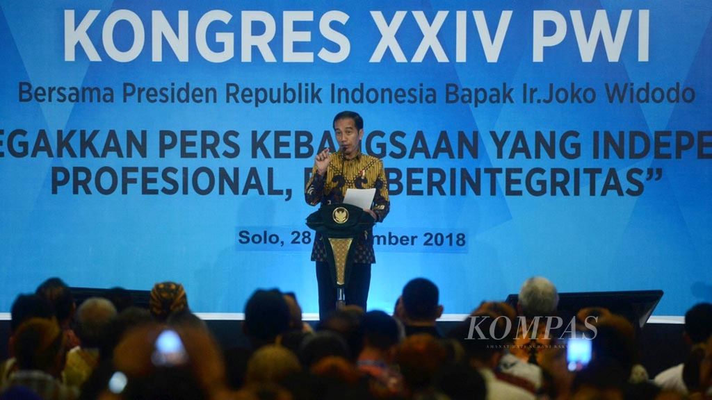Presiden Joko Widodo berpidato dalam pembukaan Kongres XXIV Persatuan Wartawan Indonesia (PWI) di Hotel Sunan, Solo, Jawa Tengah, Jumat (28/9/2018). Salah satu agenda dalam kongres tersebut adalah pemilihan ketua umum PWI periode 2018-2023.