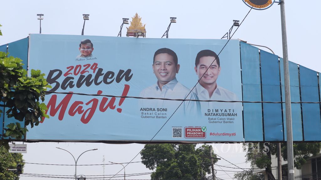 Baliho calon gubernur dan wakil gubernur Banten, Andra Soni-Dimyati Natakusumah, bertebaran di Kota Serang, Banten, Rabu (31/7/2024). 