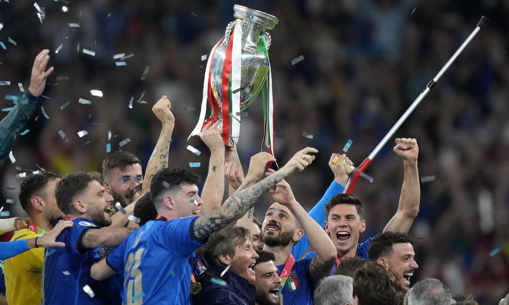 Selebrasi pemain Italia setelah final Piala Eropa 2020 antara Inggris dan Italia di Stadion Wembley, London, 11 Juli 2021. Pelatih Italia Luciano Spalletti mengumumkan daftar sementara 30 pemain timnas Italia untuk Piala Eropa 2024, Kamis (23/5/2024). 