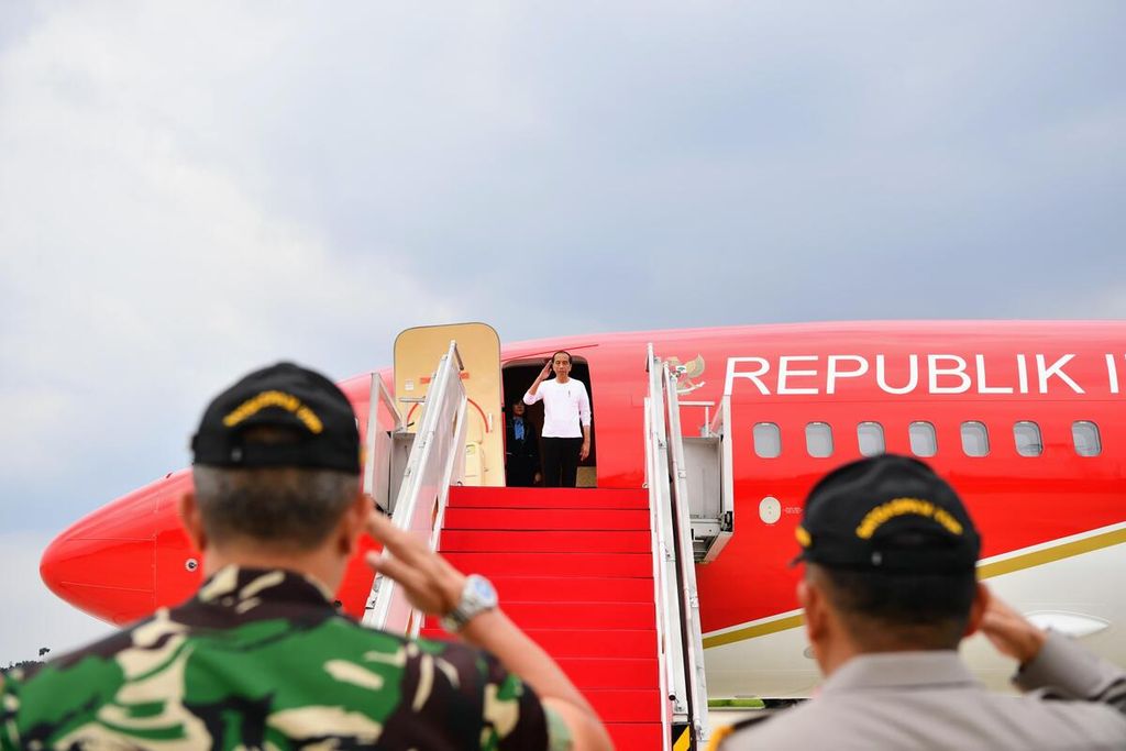 Presiden Joko Widodo memulai kunjungan kerja ke Provinsi Gorontalo dan Sulawesi Barat, Minggu (21/4/2024). Presiden akan kembali ke Jakarta, Selasa (23/4/2024). 