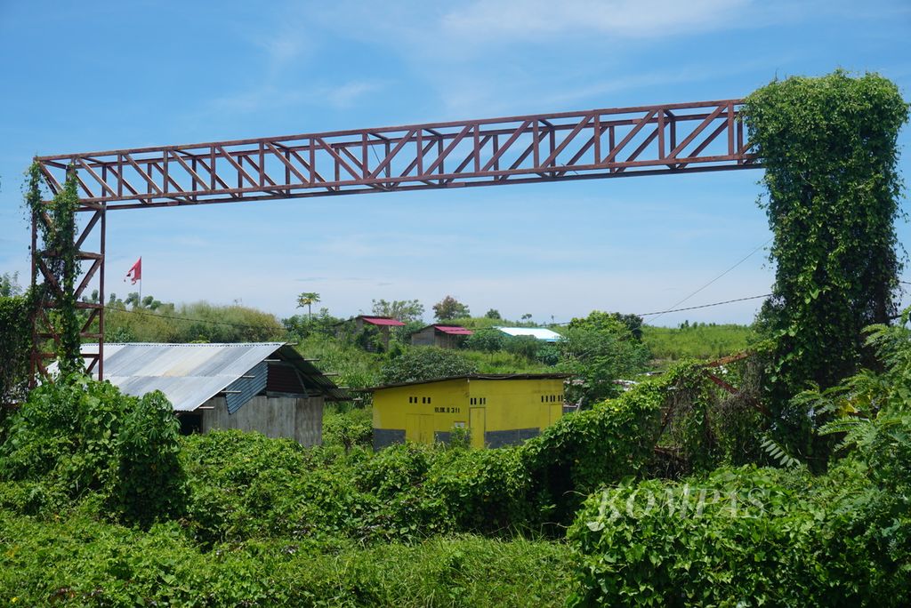 Kawasan Ekonomi Khusus Bitung di Sulawesi Utara masih belum tuntas dibangun sehingga belum beroperasi, Minggu (5/9/2021). Meski ditarget mendatangkan investasi sebesar Rp 32 triliun pada 2030, KEK yang diresmikan Presiden Joko Widodo pada 2019 itu malah menjadi permukiman tidak resmi.