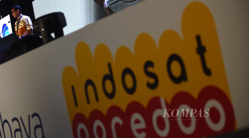 Menteri Pariwisata dan Ekonomi Kreatif Sandiaga Uno memberikan kata sambutan saat berlangsung peluncuran Indosat Ooredoo 5G Services dan ITS 5G Experience Center Powered by Nokia di Gedung Robotika Institut Teknologi Sepuluh Nopember, Surabaya, Jawa Timur, Kamis (16/9/2021).