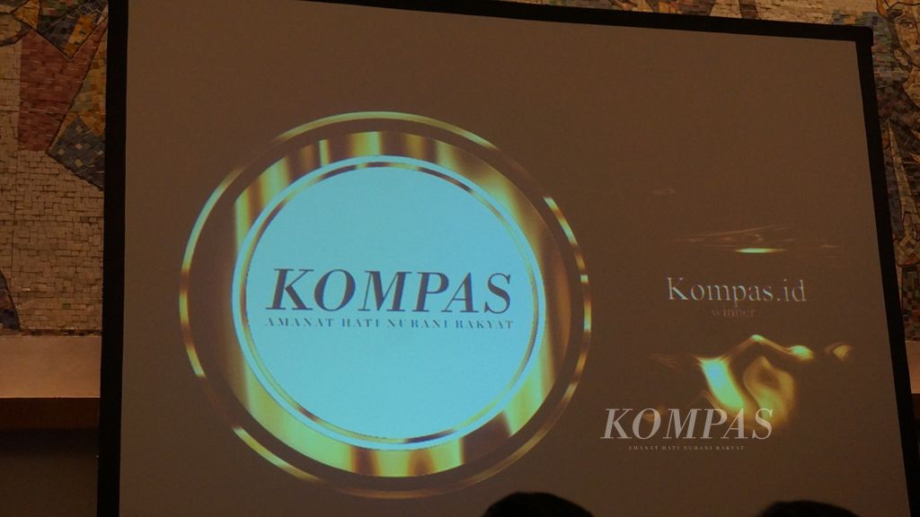 The news platform Kompas.id won the 2018 ID Website Awards for the news and media category organized by the Indonesian Internet Domain Name Manager (Pandi) at Hotel Indonesia, Jakarta, Thursday (3/5/2018).
