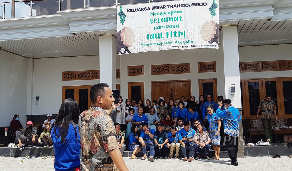 Pertemuan trah Irodimejo berlangsung di Wonogiri, Jawa Tengah, Minggu (23/4/2023). Pertemuan diikuti sekitar 150 orang yang hadir dari berbagai kota. 