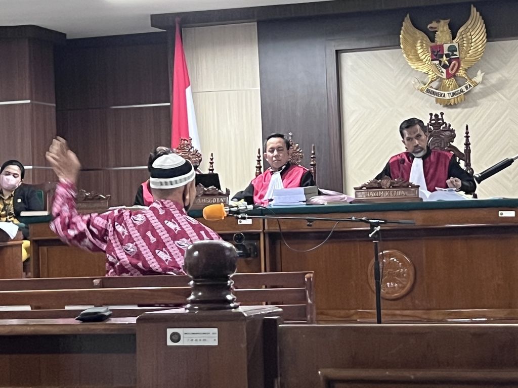 Mantan Wakapolres Paniai Hanafi dihadirkan sebagai saksi dalam sidang kasus dugaan pelanggaran HAM berat Paniai di Pengadilan Negeri Makassar, Sulawesi Selatan, Kamis (6/10/2022).