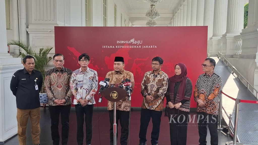 Ketua Komisi Pemilihan Umum Mochammad Afifuddin memberikan keterangan pers di Kompleks Istana Kepresidenan, Jakarta, Rabu (4/9/2024).