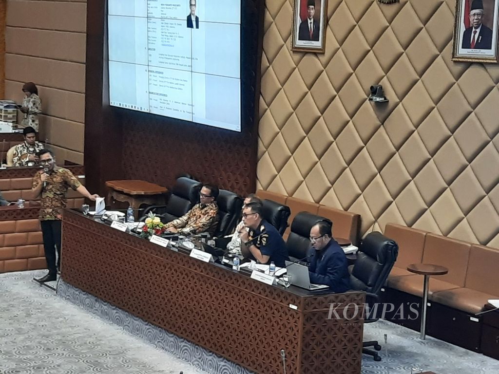 Suasana seminar nasional bertajuk Strategi Pengembangan Transportasi dan Logistik Menjemput Indonesia Emas 2045 di Komisi V DPR, Jakarta, Rabu (29/5/2024). 