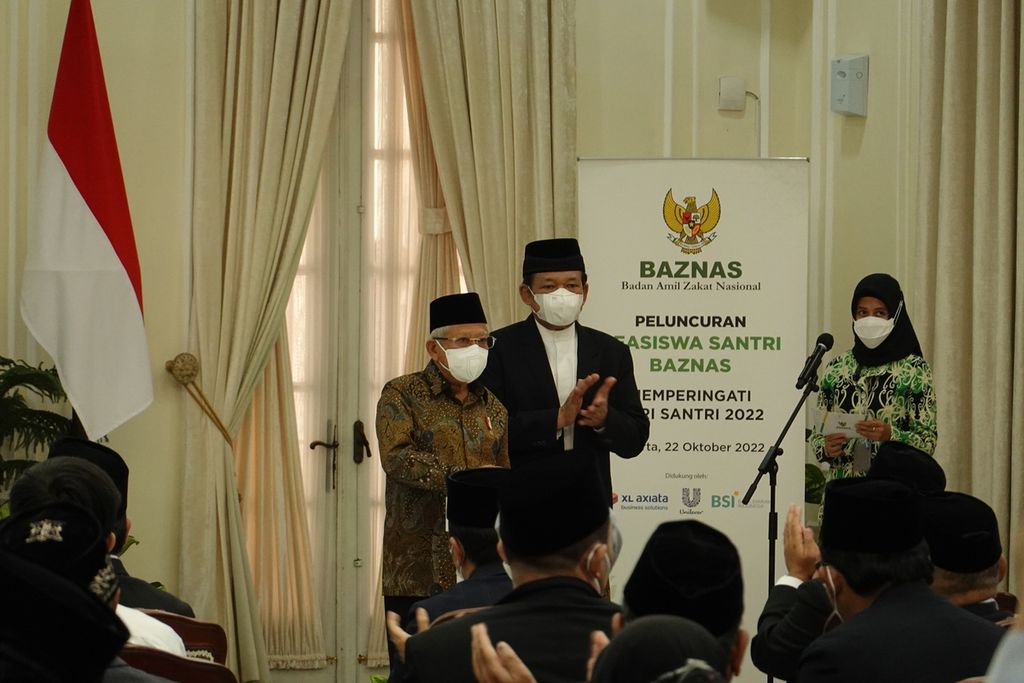 Wakil Presiden Ma'ruf Amin saat membuka Peluncuran Beasiswa Santri Baznas sekaligus perayaan Hari Santri, di Istana Wakil Presiden, Jakarta Pusat, Sabtu (22/10/2022).