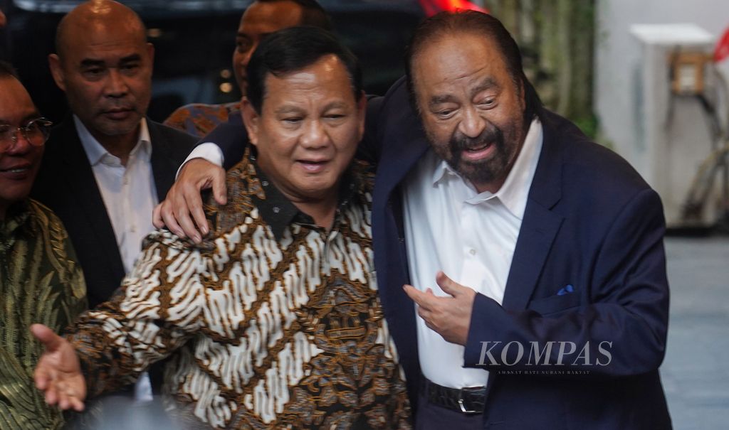 The elected president of the 2024 elections, Prabowo Subianto, embraced National Democrat Party Chairman Surya Paloh after holding a press conference following their meeting at Prabowo's house on Kertanegara Street, Jakarta, Thursday (4/25/2024).