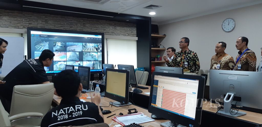 Dirjen Perhubungan Laut R Agus H Purnomo meninjau posko Angkutan Laut untuk Natal dan Tahun Baru di Kantor Kementerian Perhubungan, Jakarta, Selasa (18/12/2018).