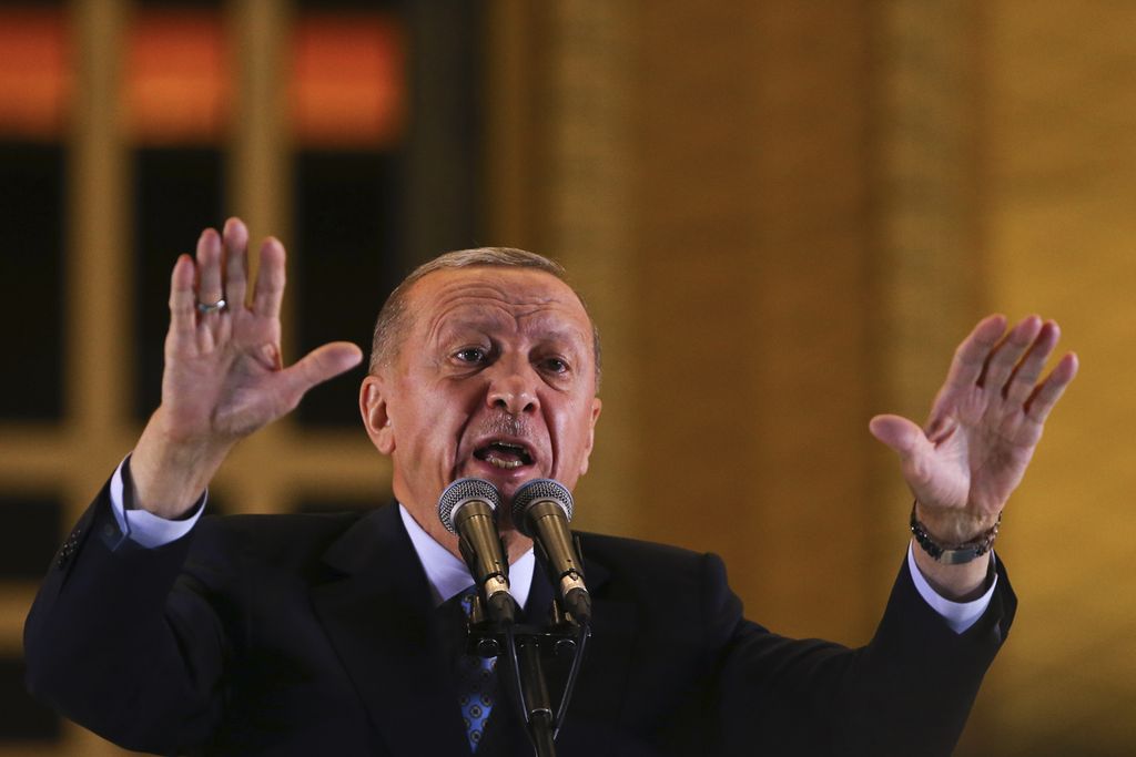 Kandidat petahana, Recep Tayyip Erdogan menyampaikan pidato di Istana Kepresidenan di Ankara, Turki pada Minggu (28/5/2023).