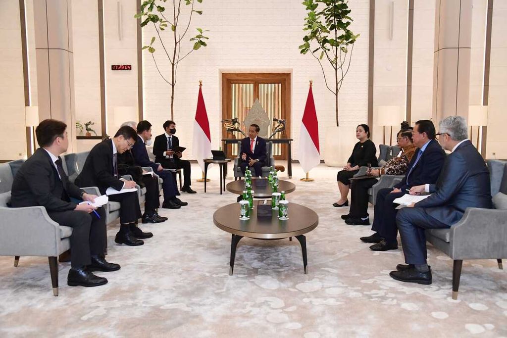 Presiden Joko Widodo bertemu dengan Ketua Majelis Nasional Korea Selatan Kim Jin-pyo di Pangkalan TNI AU Halim Perdanakusuma, Jakarta Timur, 18 Januari 2023.