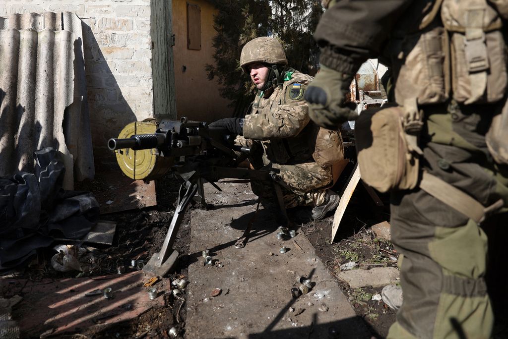 Tentara Ukraina bersiap untuk pertempuran di kota Bakhmut, wilayah Donetsk, Ukraina timur, 3 Maret 2023. 