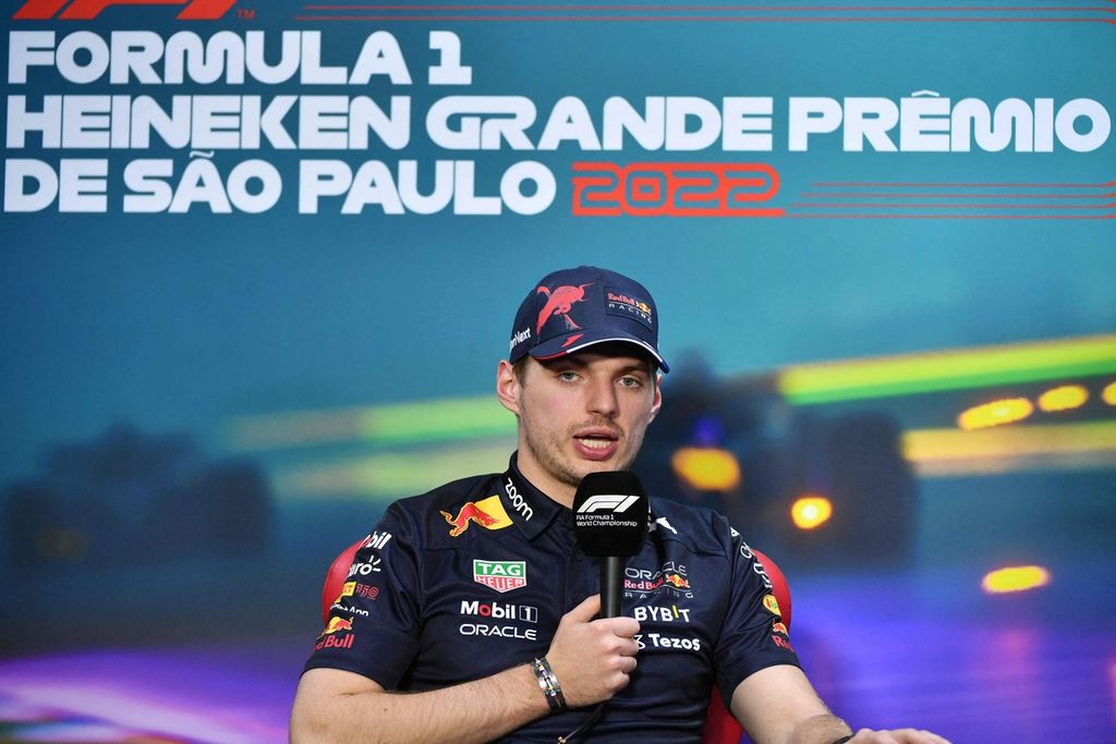 Pebalap Red Bull Max Verstappen dalam konferensi pers sebelum Grand Prix Formula 1 seri Brasil di Interlagos, Sao Paulo, Brasil, Kamis (10/11/2022).