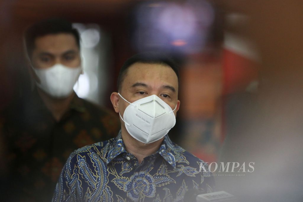 Wakil Ketua DPR Sufmi Dasco Ahmad saat diwawancarai wartawan di Kompleks Gedung Parlemen, Senayan, Jakarta, Senin (1/2/2021).