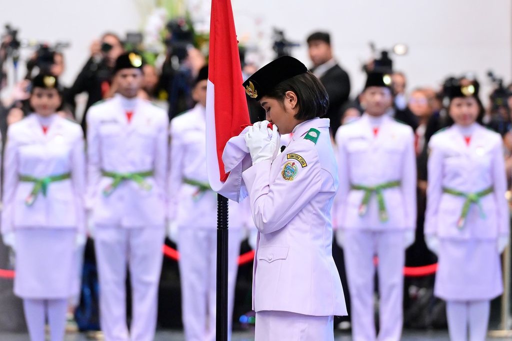 Pengukuhan Paskibraka oleh Presiden Joko Widodo yang digelar di Ibu Kota Nusantara, Kalimantan Timur, Selasa (13/8/2024).