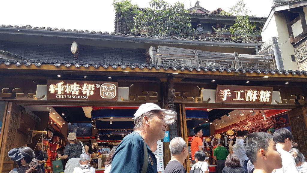 Tampak depan toko Chui Tang Bang di Kuanzhai Alley, Chengdu, China, Selasa (8/8/2023).