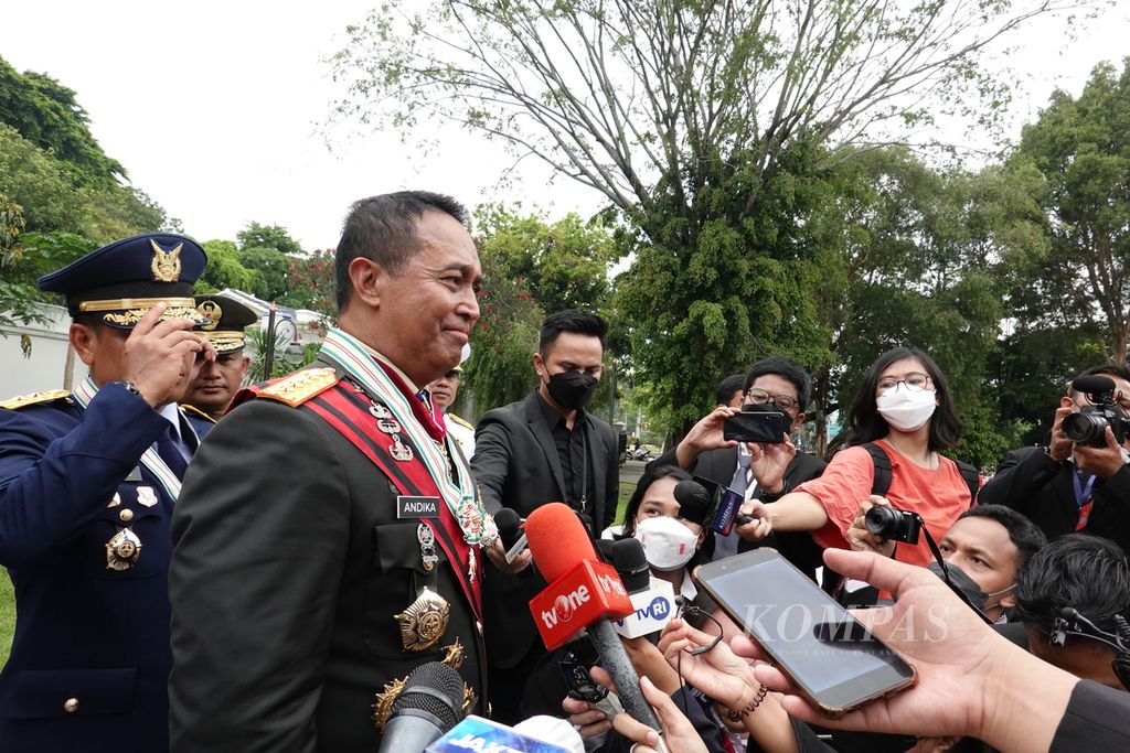 Panglima TNI Jenderal Andika Perkasa ketika memberikan keterangan pers seusai peringatan HUT Ke-77 TNI di Istana Merdeka, Jakarta, Rabu (5/10/ 2022).