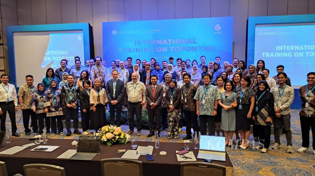 The Geospatial Information Agency collaborated with the United Nations Group of Experts on Geographical Names (UNGEGN) and the UNGEGN Asia South East (ASE) Division to hold an International Training of Toponymy in Kuta, Badung, Bali, starting Monday (19/6/2023). The international toponymy training was attended by participants from UNGEGN member countries, including Indonesia.
