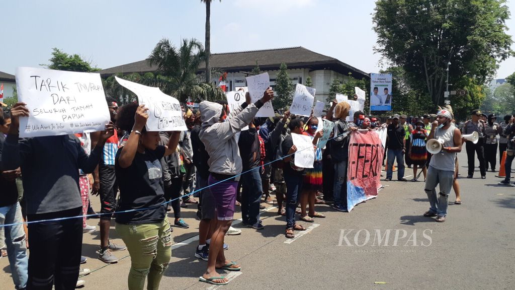 Unjuk rasa mahasiswa papua di bandung jawa barat c