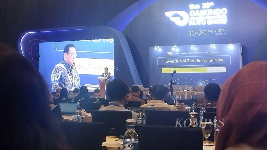 Ketua III Gaikindo sekaligus Ketua Pameran Gaikindo Indonesia International Auto Show (GIIAS) 2023, Rizwan Alamsjah, memberikan sambutan dalam Gaikindo International Automotive Conference (GIAC) ke-17, di ICE BSD, Kabupaten Tangerang, Selasa (15/8/2023).