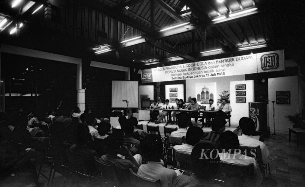 Diskusi Musik Indonesia diselenggarakan pada 12 Juli 1988, di Bentara Budaya Jakarta. Acara ini diselenggarakan dalam rangka mengisi kekosongan pasar musik Barat dan menyongsong perjanjian hak cipta antara Indonesia dengan ME. Pembicara dalam diskusi ini antara lain Drs Ishadi K.M.Sc dari TVRI, Vina Panduwinata, Addie Ms, dan Oddie Agam dari kalangan artis dan komposer, serta Dany Kozal dan Janus Hutapea dari pihak swasta yang banyak mendukung kehidupan musik Indonesia dengan mengadakan festival-festival.