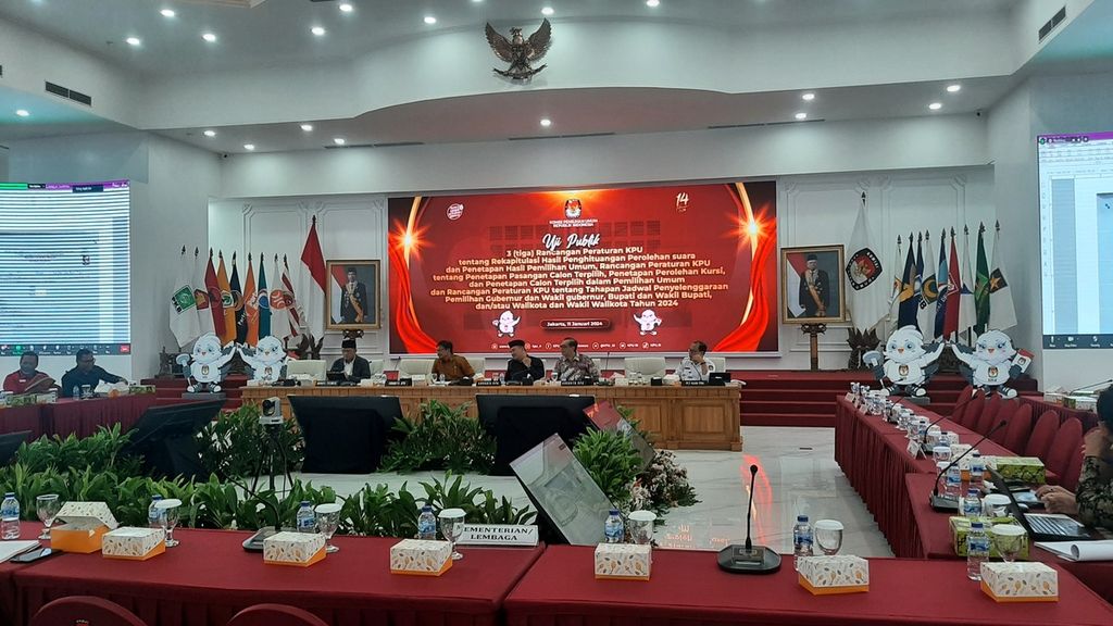 Komisi Pemilihan Umum menggelar uji publik terhadap tiga rancangan Peraturan KPU di Gedung KPU, Jakarta, Kamis (11/1/2023). 