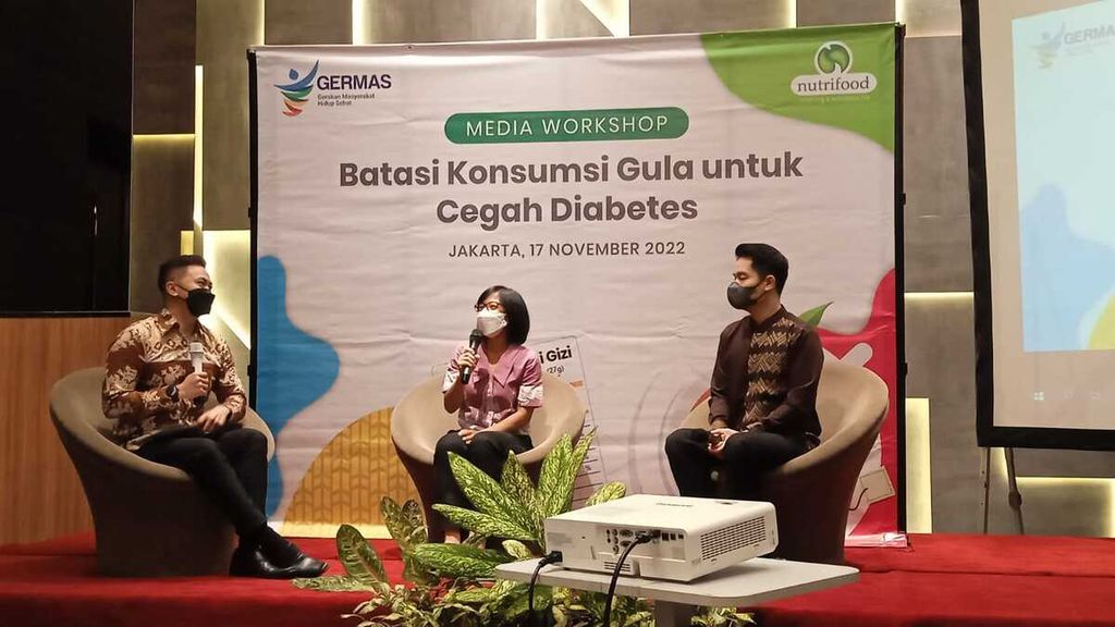 Dokter Rudy Kurniawan (Kanan) Spesialis Penyakit dari Eka Hospital dalam Media Workshop Hari Kesehatan Nasional dan Hari Diabetes Sedunia 2022 yang diadakan oleh Nutrifood di Ballroom, The Akmani Hotel Jakarta pada Rabu, (17/11/2022).