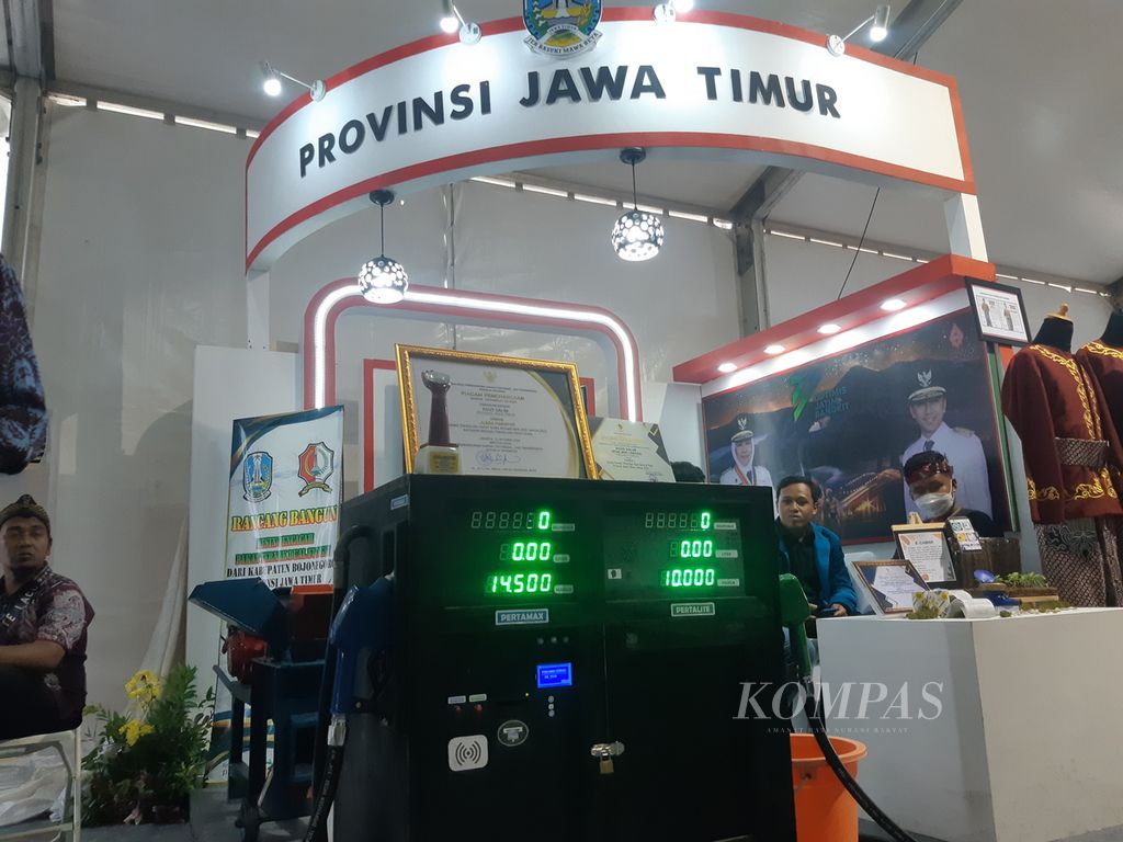 Mesin pom mini cerdas karya Agus Salim dipamerkan dalam Gelar Teknologi Tepat Guna Nusantara XXIII di Kabupaten Cirebon, Jawa Barat, Rabu (19/10/2022). Alat tersebut menjadi pemenang harapan untuk kategori Inovasi Teknologi Tepat Guna 2022.