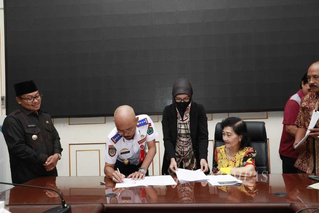 Pemkot Malang menandatangani proses jual beli lahan parkir di kawasan Kayutangan pada 1 Oktober 2022.