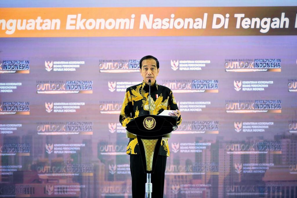 Presiden Joko Widodo menyampaikan optimismenya memasuki tahun 2024 dengan modal ekonomi dan politik yang dinilai baik. Hal ini diungkapkan Presiden dalam sambutannya pada acara Outlook Perekonomian Indonesia yang diselenggarakan di Hotel St Regis, Jakarta, Jumat, 22 Desember 2023.